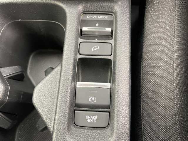 ホンダ ヴェゼル ハイブリッド e:HEV X 富山県 2022(令4)年 4.2万km プラチナホワイトパール ４WD/純正メーカーオプションナビ/フルセグTV/Bluetooth/バックカメラ/ETC２．０/置くだけ充電/レーダークルーズコントロール/パドルシフト/シートヒーター/ホンダセンシング/スマートキー/スペアキー/純正アルミ付き夏タイヤ車載/LEDヘッドライト/純正フロアマット/４WD