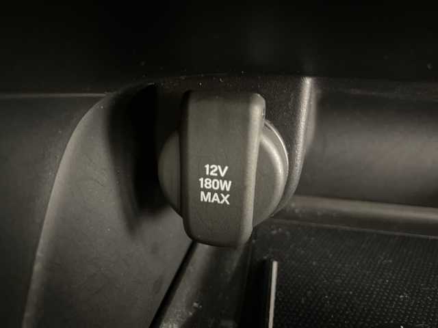 ホンダ ヴェゼル ハイブリッド e:HEV X 富山県 2022(令4)年 4.2万km プラチナホワイトパール ４WD/純正メーカーオプションナビ/フルセグTV/Bluetooth/バックカメラ/ETC２．０/置くだけ充電/レーダークルーズコントロール/パドルシフト/シートヒーター/ホンダセンシング/スマートキー/スペアキー/純正アルミ付き夏タイヤ車載/LEDヘッドライト/純正フロアマット/４WD