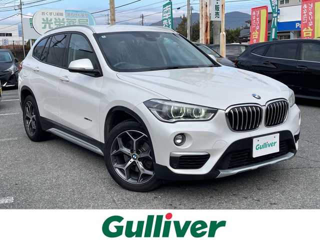 ＢＭＷ Ｘ１ 山口県 2017(平29)年 7.7万km ミネラルホワイト 純正ナビ/DVD/CD/MSV/BT/USB/バックカメラ/純正LEDヘッドライト/純正フォグランプ/オートライト/純正18インチアルミホイール/ハーフレザーシート/前席シートヒーター/パワーバックドア/革巻きステアリング/ステアリングスイッチ/クルーズコントロール/横滑り防止/コーナーセンサー/アイドリングストップ/スマートキー×２/ビルトインETC/ルーフレール/純正フロアマット/トノカバー/電動格納ウインカードアミラー