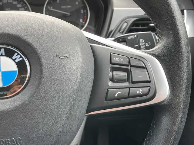 ＢＭＷ Ｘ１ 山口県 2017(平29)年 7.7万km ミネラルホワイト 純正ナビ/DVD/CD/MSV/BT/USB/バックカメラ/純正LEDヘッドライト/純正フォグランプ/オートライト/純正18インチアルミホイール/ハーフレザーシート/前席シートヒーター/パワーバックドア/革巻きステアリング/ステアリングスイッチ/クルーズコントロール/横滑り防止/コーナーセンサー/アイドリングストップ/スマートキー×２/ビルトインETC/ルーフレール/純正フロアマット/トノカバー/電動格納ウインカードアミラー