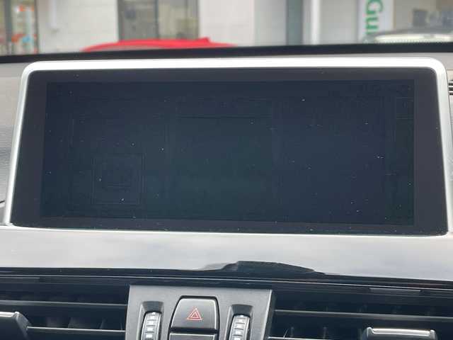 ＢＭＷ Ｘ１ 山口県 2017(平29)年 7.7万km ミネラルホワイト 純正ナビ/DVD/CD/MSV/BT/USB/バックカメラ/純正LEDヘッドライト/純正フォグランプ/オートライト/純正18インチアルミホイール/ハーフレザーシート/前席シートヒーター/パワーバックドア/革巻きステアリング/ステアリングスイッチ/クルーズコントロール/横滑り防止/コーナーセンサー/アイドリングストップ/スマートキー×２/ビルトインETC/ルーフレール/純正フロアマット/トノカバー/電動格納ウインカードアミラー