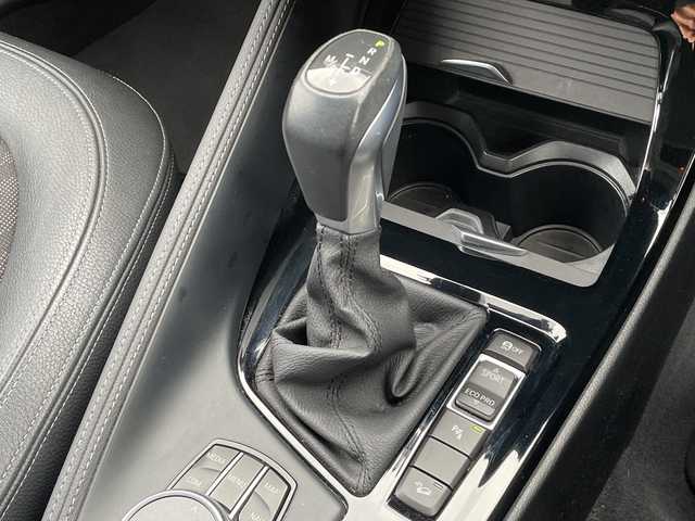 ＢＭＷ Ｘ１ 山口県 2017(平29)年 7.7万km ミネラルホワイト 純正ナビ/DVD/CD/MSV/BT/USB/バックカメラ/純正LEDヘッドライト/純正フォグランプ/オートライト/純正18インチアルミホイール/ハーフレザーシート/前席シートヒーター/パワーバックドア/革巻きステアリング/ステアリングスイッチ/クルーズコントロール/横滑り防止/コーナーセンサー/アイドリングストップ/スマートキー×２/ビルトインETC/ルーフレール/純正フロアマット/トノカバー/電動格納ウインカードアミラー