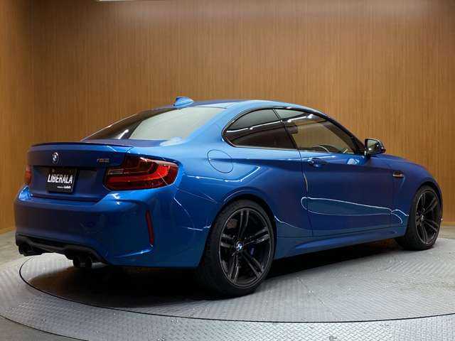 ＢＭＷ Ｍ２ 千葉県 2016(平28)年 4.8万km ロングビーチブルーメタリック クルーズコントロール　/黒革シート　/ナビ　/Ｂｌｕｅｔｏｏｔｈ接続　/バックカメラ　/ストレージコンパートメントＰＫＧ　/コンフォートアクセス　/衝突軽減Ｂ　/ＬＫＡ　/ＰＤＣ　/レーンディパーチャー　/ワンオーナー