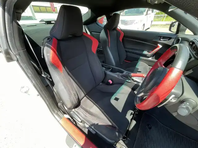 トヨタ ８６ GT 群馬県 2013(平25)年 5.6万km サテンホワイトパール モデリスタエアロ　/ナビ・Ｂｌｕｅｔｏｏｔｈ・フルセグ・ＣＤ・ＤＶＤ　/ドライブレコーダー　/ＥＴＣ　/パドルシフト　/ＬＥＤライト　/オートライト　/純正１７インチアルミホイール　/純正フロアマット