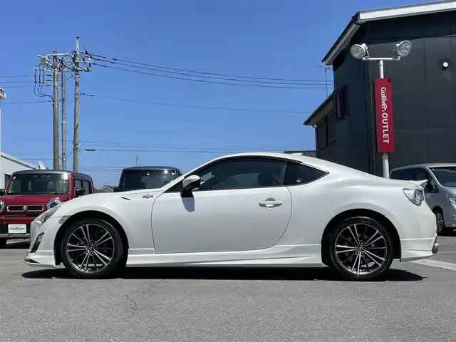 トヨタ ８６ GT 群馬県 2013(平25)年 5.6万km サテンホワイトパール モデリスタエアロ　/ナビ・Ｂｌｕｅｔｏｏｔｈ・フルセグ・ＣＤ・ＤＶＤ　/ドライブレコーダー　/ＥＴＣ　/パドルシフト　/ＬＥＤライト　/オートライト　/純正１７インチアルミホイール　/純正フロアマット