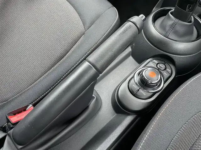 ＭＩＮＩ ミニ ヴィクトリア 静岡県 2020(令2)年 1.9万km チリ・レッド 純正HDDナビ/（USB/Bluetooth)/衝突軽減ブレーキ/バックカメラ/LEDヘッドライト/アイドリングストップ/ETC/プッシュスタート/リモコンキー