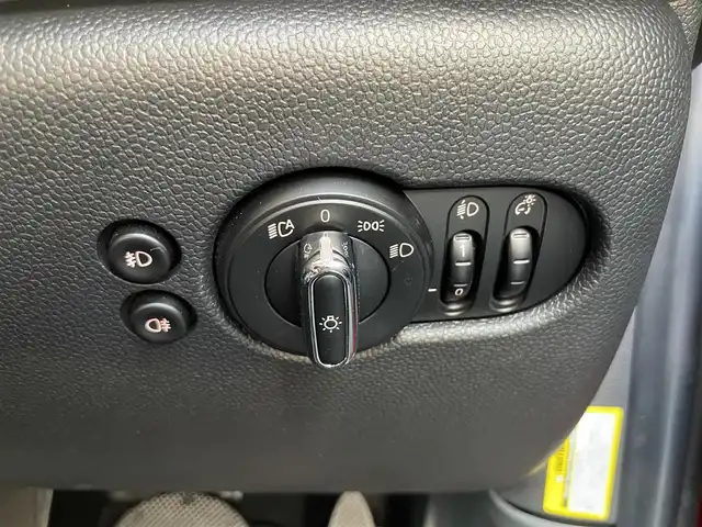ＭＩＮＩ ミニ ヴィクトリア 静岡県 2020(令2)年 1.9万km チリ・レッド 純正HDDナビ/（USB/Bluetooth)/衝突軽減ブレーキ/バックカメラ/LEDヘッドライト/アイドリングストップ/ETC/プッシュスタート/リモコンキー
