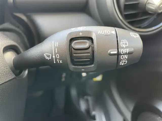 ＭＩＮＩ ミニ ヴィクトリア 静岡県 2020(令2)年 1.9万km チリ・レッド 純正HDDナビ/（USB/Bluetooth)/衝突軽減ブレーキ/バックカメラ/LEDヘッドライト/アイドリングストップ/ETC/プッシュスタート/リモコンキー