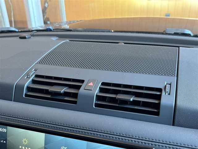 ランドローバー ランドローバー ディフェンダー 110X 宮城県 2023(令5)年 3.3万km 黒 純正11.4インチナビ/全周囲カメラ/AppleCarPlay/Android Auto/黒革シート/シートヒーター/パワーシート/エアシート/アイドリングストップ/ACC/LKA/ブラインドスポットモニター/障害物センサー/衝突軽減ブレーキ/ヒルディセント/エアサス/メリディアンサウンド/デジタルインナーミラー/サンルーフ/USB×２/ETC/背面タイヤ/ワンオーナー/純正20インチAW/オレンジキャリパー/LEDヘッドライト/アダプティブヘッドライト/保証書/スペアキー×１