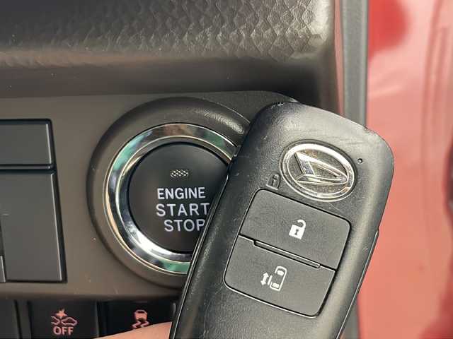 トヨタ ルーミー カスタムG 秋田県 2024(令6)年 0.6万km ブラックマイカメタリック ４WD/社外ナビ【AM/FM/BT】 /バックカメラ　/両側パワースライドドア /ETC /クルーズコントロール　/アイドリングストップ　/スマートキー　/プッシュスタート/LEDヘッドライト　/フォグライト /スマートアシスト/衝突被害軽減システム/横滑り防止装置/レーンキープアシスト/自動パーキングブレーキ/オートホールド/PWR　/オートライト/オートエアコン /純正AW/ウィンカーミラー /リアサンシェード /電格ミラー/社外フロアマット/革巻きステアリング