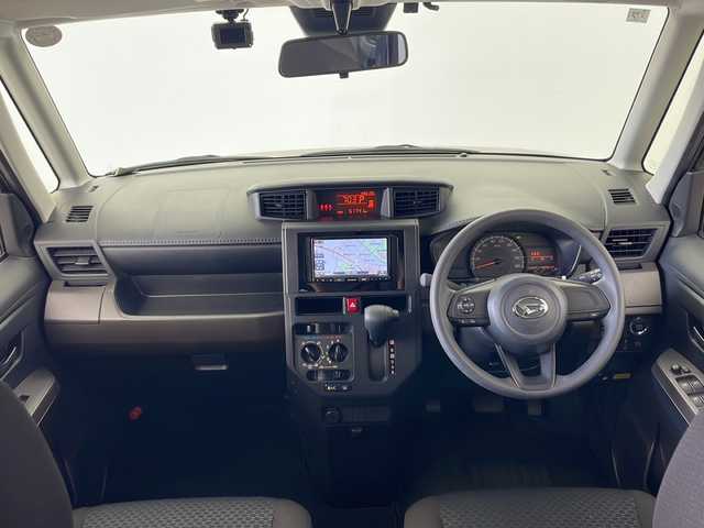 トヨタ ルーミー カスタムG 秋田県 2024(令6)年 0.6万km ブラックマイカメタリック ４WD/社外ナビ【AM/FM/BT】 /バックカメラ　/両側パワースライドドア /ETC /クルーズコントロール　/アイドリングストップ　/スマートキー　/プッシュスタート/LEDヘッドライト　/フォグライト /スマートアシスト/衝突被害軽減システム/横滑り防止装置/レーンキープアシスト/自動パーキングブレーキ/オートホールド/PWR　/オートライト/オートエアコン /純正AW/ウィンカーミラー /リアサンシェード /電格ミラー/社外フロアマット/革巻きステアリング