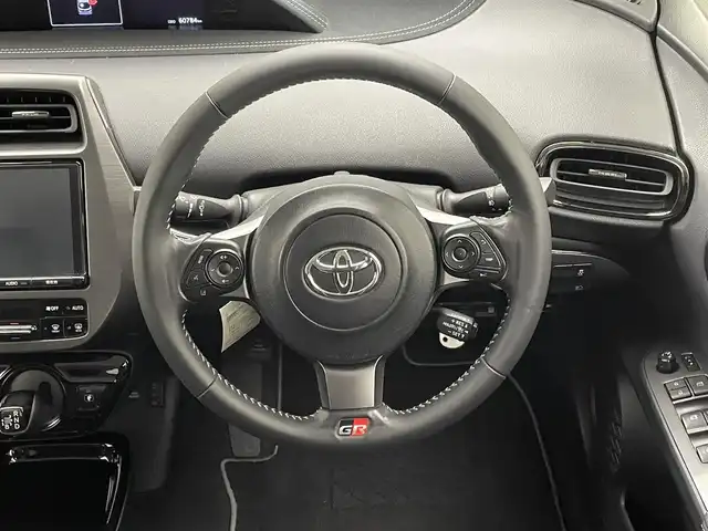 トヨタ プリウス ＰＨＶ S GRスポーツ 兵庫県 2018(平30)年 6.1万km ホワイトパールクリスタルシャイン 純正9インチナビ(CD/DVD/Bluetooth/フルセグTV)/レーダークルーザコントロール/プリクラッシュセーフティー/LDA/ドライブレコーダー/ビルトインETC2.0/ハーフレザーシート/オートマチックハイビーム/オートライト/LEDヘッドライト/LEDフォグランプ/ドアバイザー/純正フロアマット/バックカメラ/TVキャンセラー
