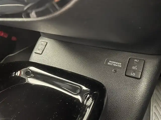 トヨタ プリウス ＰＨＶ S GRスポーツ 兵庫県 2018(平30)年 6.1万km ホワイトパールクリスタルシャイン 純正9インチナビ(CD/DVD/Bluetooth/フルセグTV)/レーダークルーザコントロール/プリクラッシュセーフティー/LDA/ドライブレコーダー/ビルトインETC2.0/ハーフレザーシート/オートマチックハイビーム/オートライト/LEDヘッドライト/LEDフォグランプ/ドアバイザー/純正フロアマット/バックカメラ/TVキャンセラー