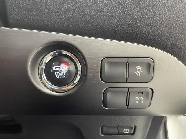 トヨタ プリウス ＰＨＶ S GRスポーツ 兵庫県 2018(平30)年 6.1万km ホワイトパールクリスタルシャイン 純正9インチナビ(CD/DVD/Bluetooth/フルセグTV)/レーダークルーザコントロール/プリクラッシュセーフティー/LDA/ドライブレコーダー/ビルトインETC2.0/ハーフレザーシート/オートマチックハイビーム/オートライト/LEDヘッドライト/LEDフォグランプ/ドアバイザー/純正フロアマット/バックカメラ/TVキャンセラー