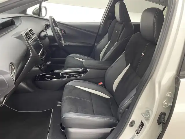 トヨタ プリウス ＰＨＶ S GRスポーツ 兵庫県 2018(平30)年 6.1万km ホワイトパールクリスタルシャイン 純正9インチナビ(CD/DVD/Bluetooth/フルセグTV)/レーダークルーザコントロール/プリクラッシュセーフティー/LDA/ドライブレコーダー/ビルトインETC2.0/ハーフレザーシート/オートマチックハイビーム/オートライト/LEDヘッドライト/LEDフォグランプ/ドアバイザー/純正フロアマット/バックカメラ/TVキャンセラー