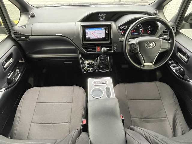 トヨタ ヴォクシー ZS 岐阜県 2014(平26)年 11.7万km ブラック (株)IDOMが運営する【じしゃロン多治見店】の自社ローン専用車両になります。こちらは現金またはオートローンご利用時の価格です。自社ローンご希望の方は別途その旨お申付け下さい。/ALPINEナビ/　（フルセグ/DVD/Bluetooth/HDMI）/バックカメラ/両側パワースライドドア/フリップダウンモニター/ETC/オートライト/LEDヘッドライト/フォグランプ/前後コーナーセンサー/ステアリングリモコン/17インチアルミ/シートカバー/横滑り防止装置