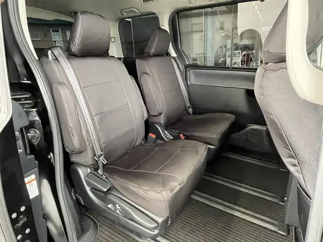 トヨタ ヴォクシー ZS 岐阜県 2014(平26)年 11.7万km ブラック (株)IDOMが運営する【じしゃロン多治見店】の自社ローン専用車両になります。こちらは現金またはオートローンご利用時の価格です。自社ローンご希望の方は別途その旨お申付け下さい。/ALPINEナビ/　（フルセグ/DVD/Bluetooth/HDMI）/バックカメラ/両側パワースライドドア/フリップダウンモニター/ETC/オートライト/LEDヘッドライト/フォグランプ/前後コーナーセンサー/ステアリングリモコン/17インチアルミ/シートカバー/横滑り防止装置