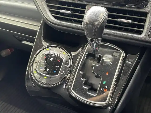 トヨタ ヴォクシー ZS 岐阜県 2014(平26)年 11.7万km ブラック (株)IDOMが運営する【じしゃロン多治見店】の自社ローン専用車両になります。こちらは現金またはオートローンご利用時の価格です。自社ローンご希望の方は別途その旨お申付け下さい。/ALPINEナビ/　（フルセグ/DVD/Bluetooth/HDMI）/バックカメラ/両側パワースライドドア/フリップダウンモニター/ETC/オートライト/LEDヘッドライト/フォグランプ/前後コーナーセンサー/ステアリングリモコン/17インチアルミ/シートカバー/横滑り防止装置