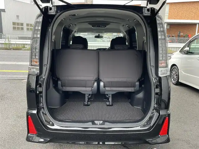 トヨタ ヴォクシー ZS 岐阜県 2014(平26)年 11.7万km ブラック (株)IDOMが運営する【じしゃロン多治見店】の自社ローン専用車両になります。こちらは現金またはオートローンご利用時の価格です。自社ローンご希望の方は別途その旨お申付け下さい。/ALPINEナビ/　（フルセグ/DVD/Bluetooth/HDMI）/バックカメラ/両側パワースライドドア/フリップダウンモニター/ETC/オートライト/LEDヘッドライト/フォグランプ/前後コーナーセンサー/ステアリングリモコン/17インチアルミ/シートカバー/横滑り防止装置