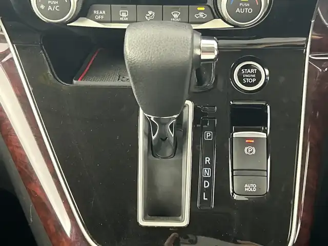 日産 セレナ ハイウェイスター V 愛知県 2020(令2)年 4.3万km ブリリアントホワイトパール 禁煙車/純正10インチナビ/（CD/DVD/Blu-ray/Bluetooth/フルセグTV）/フリップダウンモニター/セーフティパックB/・パーキングアシスト/・標識認識機能/・ふらつき警報/・電動パーキングブレーキ/・オートブレーキホールド/・プロパイロット/・アラウンドビューモニター/・ヒーター付きドアミラー/・ステアリングスイッチ/衝突軽減ブレーキ/オートマチックハイビーム/追従式クルーズコントロール/コーナーセンサー/ETC/両側パワースライドドア/LEDヘッドライト/純正アルミホイール/スマートキー