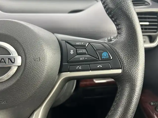日産 セレナ ハイウェイスター V 愛知県 2020(令2)年 4.3万km ブリリアントホワイトパール 禁煙車/純正10インチナビ/（CD/DVD/Blu-ray/Bluetooth/フルセグTV）/フリップダウンモニター/セーフティパックB/・パーキングアシスト/・標識認識機能/・ふらつき警報/・電動パーキングブレーキ/・オートブレーキホールド/・プロパイロット/・アラウンドビューモニター/・ヒーター付きドアミラー/・ステアリングスイッチ/衝突軽減ブレーキ/オートマチックハイビーム/追従式クルーズコントロール/コーナーセンサー/ETC/両側パワースライドドア/LEDヘッドライト/純正アルミホイール/スマートキー