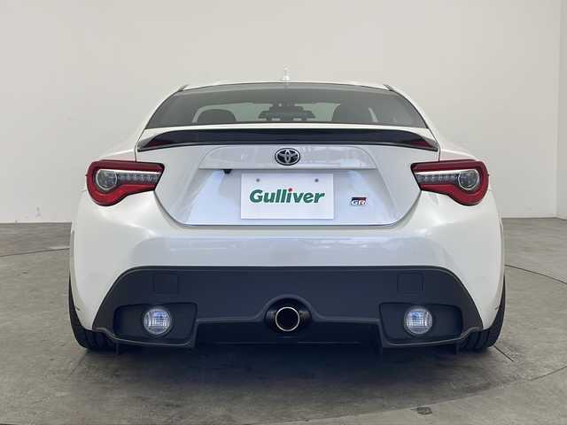 トヨタ ８６ GR 兵庫県 2018(平30)年 1.6万km クリスタルホワイトパール ・純正ナビ&Bluetooth&CD&DVD&TV/・ETC/・前方ドライブレコーダー/・クルーズコントロール/・横滑り防止装置/・盗難防止装置/・GR専用RECAROシート/・GR専用ブレーキ/・GR専用エアロ/・TWS鍛造18インチアルミホイール/・ST車高調/・バックカメラ/・REALアルカンターラステアリング/・ステアリングスイッチ/・LEDライト＆LEDフォグ/・スマートキー/・オートエアコン