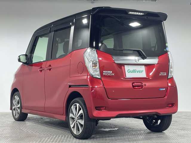 日産 デイズ ルークス ハイウェイスターX Gパッケージ 神奈川県 2015(平27)年 5.5万km スパークリングレッド/ブラック エマージェンシーブレーキ/純正ナビ/・BT/フルセグTV/SD/CD/DVD/USB/AM/FM/インテリジェントアラウンドビューモニター/後席モニター/両側電動スライドドア/ETC/nanoeエアコン/アイドリングストップ機能/インテリジェントキー/プッシュスタートボタン/革巻きステアリング/ステアリングスイッチ/シートリフター/HIDヘッドライト/フォグ/電動格納ミラー/ウィンカーミラー/純正フロアマット/純正ドアバイザー/純正アルミホイール