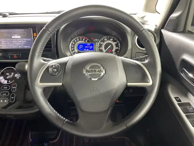 日産 デイズ ルークス ハイウェイスターX Gパッケージ 神奈川県 2015(平27)年 5.5万km スパークリングレッド/ブラック エマージェンシーブレーキ/純正ナビ/・BT/フルセグTV/SD/CD/DVD/USB/AM/FM/インテリジェントアラウンドビューモニター/後席モニター/両側電動スライドドア/ETC/nanoeエアコン/アイドリングストップ機能/インテリジェントキー/プッシュスタートボタン/革巻きステアリング/ステアリングスイッチ/シートリフター/HIDヘッドライト/フォグ/電動格納ミラー/ウィンカーミラー/純正フロアマット/純正ドアバイザー/純正アルミホイール