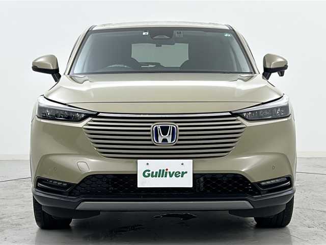 ホンダ ヴェゼル ハイブリッド e:HEV X 宮城県 2022(令4)年 4.2万km サンドカーキパール 禁煙車/ワンオーナー/Honda SENSING/・衝突軽減ブレーキ/・路外逸脱抑制機能/・先行車発進お知らせ機能/・アダプティブクルーズコントロール/・車線維持支援システム/・オートハイビーム/・パーキングセンサーシステム/純正8インチナビ/・CD.DVD.SD.BT.USB/・フルセグTV/バックカメラ/純正ドライブレコーダー（FR）/ビルトインETC/LEDヘッドライト/LEDフォグライト/パドルシフト/ステアリングスイッチ/ダウンヒルアシストコントロール/プッシュスタート/スマートキー×2/純正16インチAW/純正フロアマット