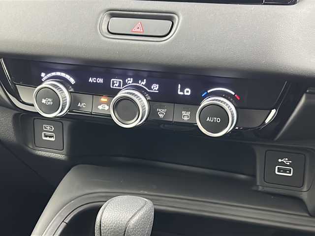ホンダ ヴェゼル ハイブリッド e:HEV X 宮城県 2022(令4)年 4.2万km サンドカーキパール 禁煙車/ワンオーナー/Honda SENSING/・衝突軽減ブレーキ/・路外逸脱抑制機能/・先行車発進お知らせ機能/・アダプティブクルーズコントロール/・車線維持支援システム/・オートハイビーム/・パーキングセンサーシステム/純正8インチナビ/・CD.DVD.SD.BT.USB/・フルセグTV/バックカメラ/純正ドライブレコーダー（FR）/ビルトインETC/LEDヘッドライト/LEDフォグライト/パドルシフト/ステアリングスイッチ/ダウンヒルアシストコントロール/プッシュスタート/スマートキー×2/純正16インチAW/純正フロアマット