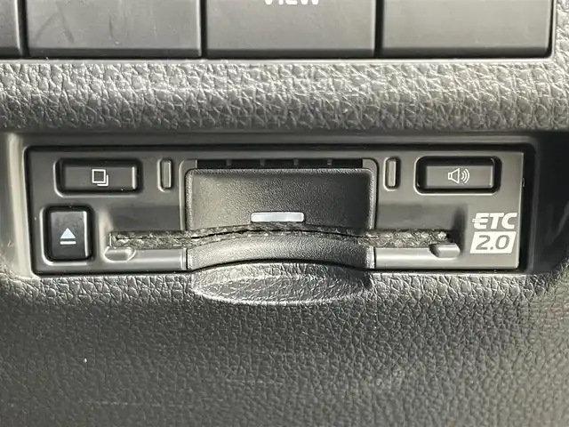 トヨタ ＲＡＶ４ アドベンチャー オフロードPKGⅡ 岡山県 2023(令5)年 3.2万km アティチュードブラックマイカ 10.5インチディスプレイオーディオ/【ナビ/BT/AppleCarPlay/AndroidAuto】/パノラミックビューモニター/セーフティセンス /・プリクラッシュセーフティ/・レーンキープアシスト/・オートハイビーム/・レーダークルーズコントロール/ブラインドスポットモニター/合皮シート/シートヒーター /シートベンチレーション/ステアリングヒーター/ルーフレール/LEDヘッドライト/純正18インチアルミホイール/4WD/ビルトインETC2.0/フロアマット/クリアランスソナー