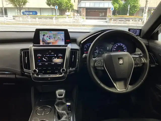 トヨタ クラウン RS 東京都 2018(平30)年 5.5万km ブラック サンルーフ /セーフティセンス/・レーントレーシングアシスト/・レーダークルーズコントロール/・プリクラッシュセーフティ/・アダクティブハイビーム/・ロードサインアシスト/・先行車発進告知機能/TコネクトSDナビゲーション/・USB /AUX /地デジ/・Blu-ray /DVD/CD/microSD/バックカメラ/社外18インチアルミ/パドルシフト/スマートキー/GPSレーダー/ビルトインETC/保証書・取扱説明書/スペアキー