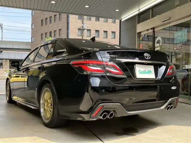 トヨタ クラウン RS 東京都 2018(平30)年 5.5万km ブラック サンルーフ /セーフティセンス/・レーントレーシングアシスト/・レーダークルーズコントロール/・プリクラッシュセーフティ/・アダクティブハイビーム/・ロードサインアシスト/・先行車発進告知機能/TコネクトSDナビゲーション/・USB /AUX /地デジ/・Blu-ray /DVD/CD/microSD/バックカメラ/社外18インチアルミ/パドルシフト/スマートキー/GPSレーダー/ビルトインETC/保証書・取扱説明書/スペアキー