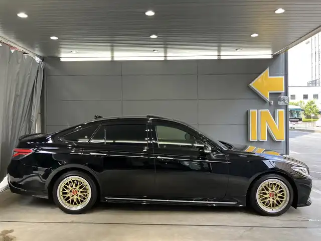 トヨタ クラウン RS 東京都 2018(平30)年 5.5万km ブラック サンルーフ /セーフティセンス/・レーントレーシングアシスト/・レーダークルーズコントロール/・プリクラッシュセーフティ/・アダクティブハイビーム/・ロードサインアシスト/・先行車発進告知機能/TコネクトSDナビゲーション/・USB /AUX /地デジ/・Blu-ray /DVD/CD/microSD/バックカメラ/社外18インチアルミ/パドルシフト/スマートキー/GPSレーダー/ビルトインETC/保証書・取扱説明書/スペアキー