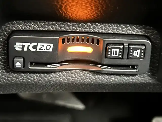 ホンダ ヴェゼル ハイブリッド e:HEV Z 道央・札幌 2024(令6)年 1.8万km プラチナホワイトパール ・４WD/・ホンダセンシング/・ホンダコネクトナビ/・バックカメラ/・ビルトインETC2.0/・ワイヤレス充電/・衝突軽減ブレーキ/・レーダークルーズコントロール/・レーンキープアシスト/・オートハイビーム/・踏み間違い防止/・BSM/・ハーフレザーシート/・前席シートヒーター/・ステアリングヒーター/・ステアリングスイッチ/・LEDヘッドライト/・フォグライト/・オートライト/・プッシュスタート/・スマートキーアイドリングストップ
