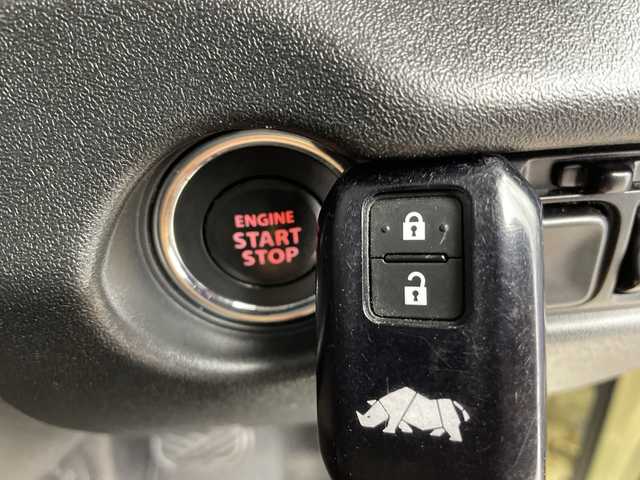 スズキ ジムニー XC 新潟県 2020(令2)年 4.3万km シフォンアイボリーM パートタイム４WD/スズキセーフティーサポート/・衝突軽減ブレーキ/・横滑り防止装置/・レーンキープアシスト/純正SDナビ/（CD/DVD/SD/BT/USB）/DELTAFORCEアルミホイール/フォグランプ/オートハイビーム/レザーステアリング/ステアリングスイッチ/前席シートヒーター/前後ドライブレコーダー/LEDヘッドライト/ETC