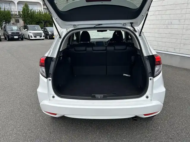 ホンダ ヴェゼル ハイブリッド Z ホンダセンシング 山形県 2016(平28)年 4万km ホワイトオーキッドパール ４WD/純正8インチナビ/フルセグTV/FM/AM/DVD/Bluetooth/衝突軽減ブレーキ/車線逸脱警報/横ブレ防止装置/バックカメラ/クルーズコントロール/プッシュスタート/ドライブレコーダー/純正マット/純正バイザー/ダブルエアバック/LEDライト/ＡＵＴＯライト/フォグランプ/保証書/取扱説明書