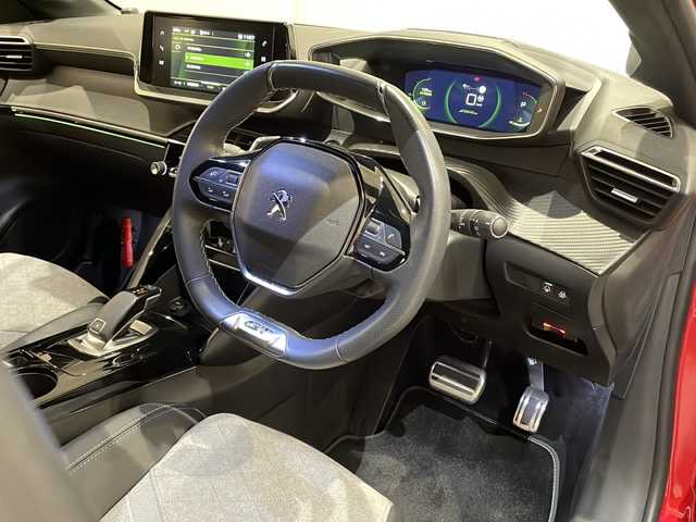 プジョー プジョー ２０８ GT 新潟県 2021(令3)年 3万km 赤 オプション/パノラミックガラスルーフ/タッチスクリーン専用カーナビゲーションユニット/GT装備/アルカンタラ＆テップレザーダイナミックシート/フロントシートヒーター/標準装備/3Dデジタルヘッドアップインストルメントパネル/7インチタッチスクリーン/・Applecarplay/・Androidauto/・Bluetooth/アクティブクルーズコントロール/レーンキープアシスト/レーンポジショニングアシスト/ブラインドスポットモニター/インテリジェントハイビーム/フルLEDヘッドライト/インテリアアンビエンスランプ/コーナーセンサー/前後ドライブレコーダー/ETC