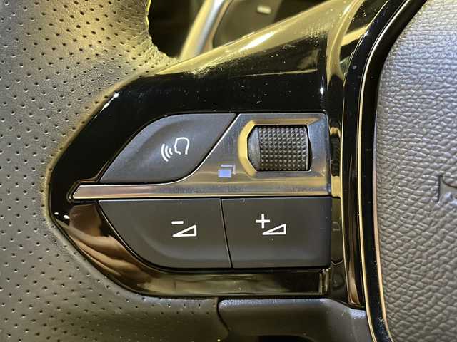 プジョー プジョー ２０８ GT 新潟県 2021(令3)年 3万km 赤 オプション/パノラミックガラスルーフ/タッチスクリーン専用カーナビゲーションユニット/GT装備/アルカンタラ＆テップレザーダイナミックシート/フロントシートヒーター/標準装備/3Dデジタルヘッドアップインストルメントパネル/7インチタッチスクリーン/・Applecarplay/・Androidauto/・Bluetooth/アクティブクルーズコントロール/レーンキープアシスト/レーンポジショニングアシスト/ブラインドスポットモニター/インテリジェントハイビーム/フルLEDヘッドライト/インテリアアンビエンスランプ/コーナーセンサー/前後ドライブレコーダー/ETC