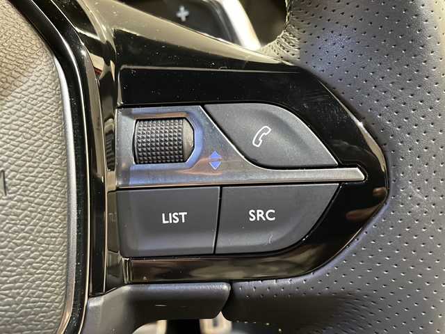 プジョー プジョー ２０８ GT 新潟県 2021(令3)年 3万km 赤 オプション/パノラミックガラスルーフ/タッチスクリーン専用カーナビゲーションユニット/GT装備/アルカンタラ＆テップレザーダイナミックシート/フロントシートヒーター/標準装備/3Dデジタルヘッドアップインストルメントパネル/7インチタッチスクリーン/・Applecarplay/・Androidauto/・Bluetooth/アクティブクルーズコントロール/レーンキープアシスト/レーンポジショニングアシスト/ブラインドスポットモニター/インテリジェントハイビーム/フルLEDヘッドライト/インテリアアンビエンスランプ/コーナーセンサー/前後ドライブレコーダー/ETC