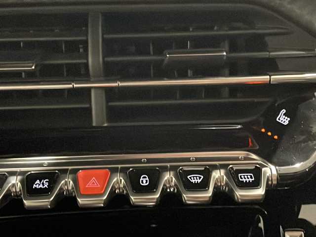 プジョー プジョー ２０８ GT 新潟県 2021(令3)年 3万km 赤 オプション/パノラミックガラスルーフ/タッチスクリーン専用カーナビゲーションユニット/GT装備/アルカンタラ＆テップレザーダイナミックシート/フロントシートヒーター/標準装備/3Dデジタルヘッドアップインストルメントパネル/7インチタッチスクリーン/・Applecarplay/・Androidauto/・Bluetooth/アクティブクルーズコントロール/レーンキープアシスト/レーンポジショニングアシスト/ブラインドスポットモニター/インテリジェントハイビーム/フルLEDヘッドライト/インテリアアンビエンスランプ/コーナーセンサー/前後ドライブレコーダー/ETC