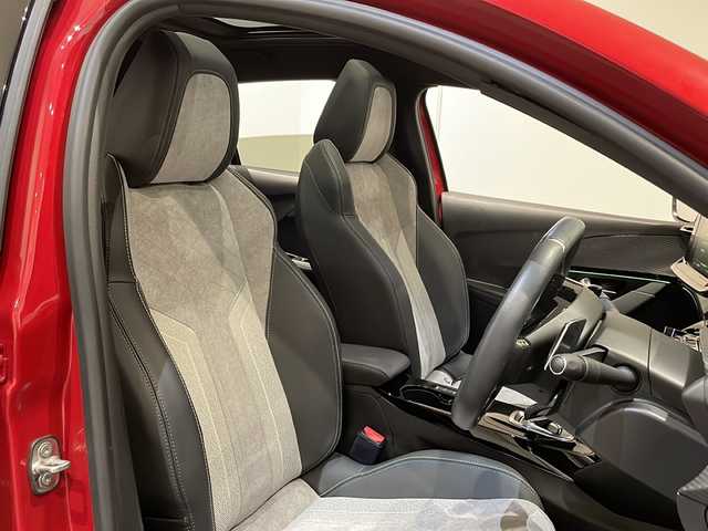 プジョー プジョー ２０８ GT 新潟県 2021(令3)年 3万km 赤 オプション/パノラミックガラスルーフ/タッチスクリーン専用カーナビゲーションユニット/GT装備/アルカンタラ＆テップレザーダイナミックシート/フロントシートヒーター/標準装備/3Dデジタルヘッドアップインストルメントパネル/7インチタッチスクリーン/・Applecarplay/・Androidauto/・Bluetooth/アクティブクルーズコントロール/レーンキープアシスト/レーンポジショニングアシスト/ブラインドスポットモニター/インテリジェントハイビーム/フルLEDヘッドライト/インテリアアンビエンスランプ/コーナーセンサー/前後ドライブレコーダー/ETC