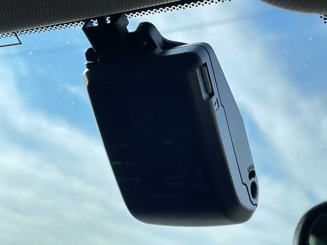 ホンダ アコード e:HEV 新潟県 2024(令6)年 2.2万km プラチナホワイトパール 4WD/純正ディスプレイオーディオ/BT/フルセグテレビ/全方位カメラ/ETC2.0/ドライブレコーダー/衝突被害軽減ブレーキ/レーンキープアシスト/レーダークルーズコントロール/革シート/パワーシート/シートヒーター/パドルシフト/ステアリングスイッチ/コーナーセンサー/スマートキー/プッシュスタート/LEDヘッドライト/オートライト/オートハイビーム/純正18インチアルミホイール