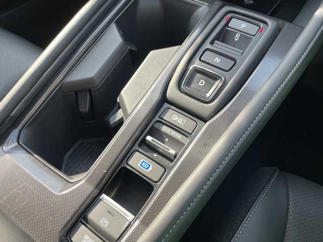 ホンダ アコード e:HEV 新潟県 2024(令6)年 2.2万km プラチナホワイトパール 4WD/純正ディスプレイオーディオ/BT/フルセグテレビ/全方位カメラ/ETC2.0/ドライブレコーダー/衝突被害軽減ブレーキ/レーンキープアシスト/レーダークルーズコントロール/革シート/パワーシート/シートヒーター/パドルシフト/ステアリングスイッチ/コーナーセンサー/スマートキー/プッシュスタート/LEDヘッドライト/オートライト/オートハイビーム/純正18インチアルミホイール