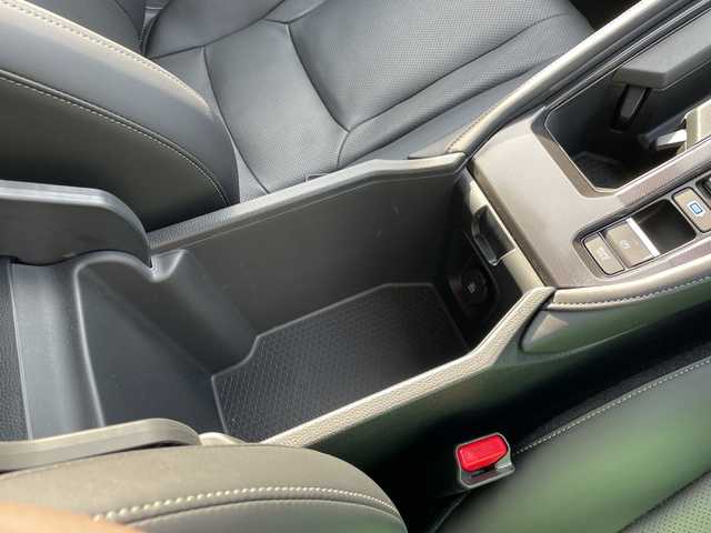 ホンダ アコード e:HEV 新潟県 2024(令6)年 2.2万km プラチナホワイトパール 4WD/純正ディスプレイオーディオ/BT/フルセグテレビ/全方位カメラ/ETC2.0/ドライブレコーダー/衝突被害軽減ブレーキ/レーンキープアシスト/レーダークルーズコントロール/革シート/パワーシート/シートヒーター/パドルシフト/ステアリングスイッチ/コーナーセンサー/スマートキー/プッシュスタート/LEDヘッドライト/オートライト/オートハイビーム/純正18インチアルミホイール