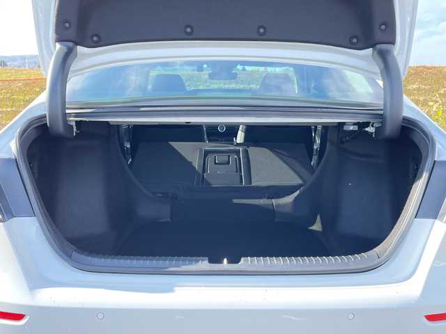 ホンダ アコード e:HEV 新潟県 2024(令6)年 2.2万km プラチナホワイトパール 4WD/純正ディスプレイオーディオ/BT/フルセグテレビ/全方位カメラ/ETC2.0/ドライブレコーダー/衝突被害軽減ブレーキ/レーンキープアシスト/レーダークルーズコントロール/革シート/パワーシート/シートヒーター/パドルシフト/ステアリングスイッチ/コーナーセンサー/スマートキー/プッシュスタート/LEDヘッドライト/オートライト/オートハイビーム/純正18インチアルミホイール