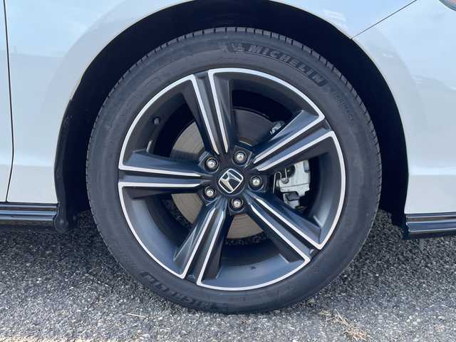 ホンダ アコード e:HEV 新潟県 2024(令6)年 2.2万km プラチナホワイトパール 4WD/純正ディスプレイオーディオ/BT/フルセグテレビ/全方位カメラ/ETC2.0/ドライブレコーダー/衝突被害軽減ブレーキ/レーンキープアシスト/レーダークルーズコントロール/革シート/パワーシート/シートヒーター/パドルシフト/ステアリングスイッチ/コーナーセンサー/スマートキー/プッシュスタート/LEDヘッドライト/オートライト/オートハイビーム/純正18インチアルミホイール