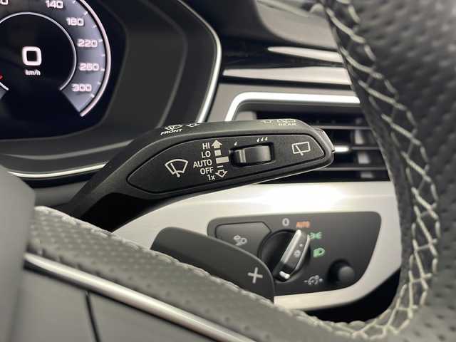 アウディ Ａ４ アバント 40TDIクワトロ Sライン 秋田県 2023(令5)年 0.5万km 白 ４ＷＤ/純正メモリナビ/　(AM/FM/フルセグTV/Bluetooth/USB)/全方位カメラ/アダプティブクルーズコントロール/パドルシフト/パワーバックドア/ハーフレザーシート/前席パワーシート/前席ヒートシーター/オートブレーキホールド/パーキングアシスト/オートライト/オートハイビーム/スマートキー/前後ドライブレコーダー/ＥＴＣ２．０/取扱説明書