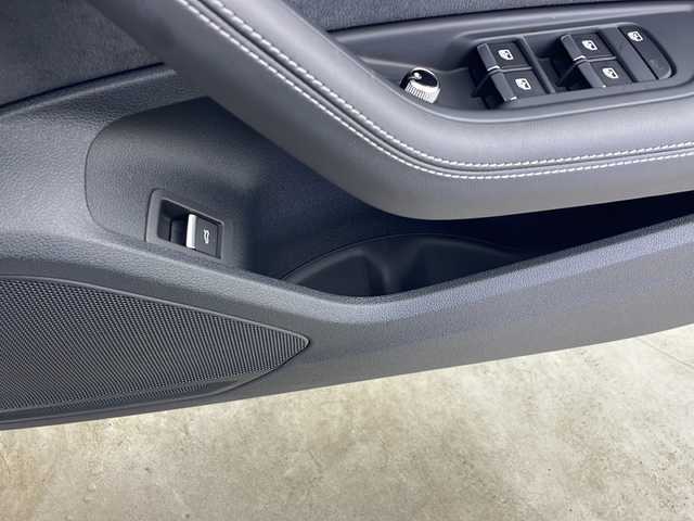 アウディ Ａ４ アバント 40TDIクワトロ Sライン 秋田県 2023(令5)年 0.5万km 白 ４ＷＤ/純正メモリナビ/　(AM/FM/フルセグTV/Bluetooth/USB)/全方位カメラ/アダプティブクルーズコントロール/パドルシフト/パワーバックドア/ハーフレザーシート/前席パワーシート/前席ヒートシーター/オートブレーキホールド/パーキングアシスト/オートライト/オートハイビーム/スマートキー/前後ドライブレコーダー/ＥＴＣ２．０/取扱説明書