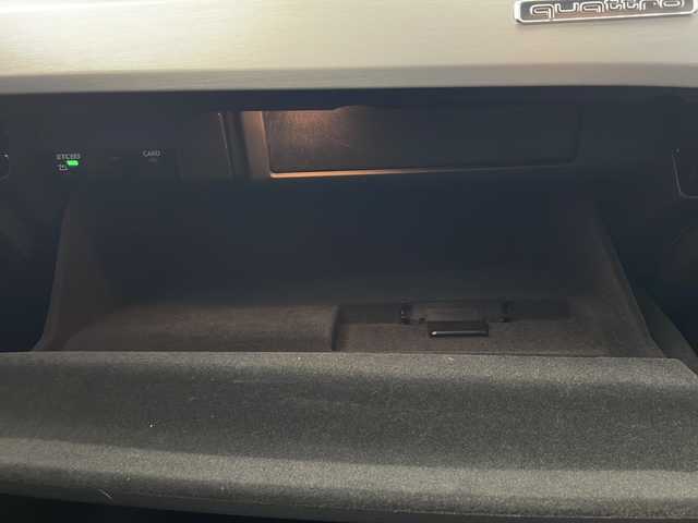 アウディ Ａ４ アバント 40TDIクワトロ Sライン 秋田県 2023(令5)年 0.5万km 白 ４ＷＤ/純正メモリナビ/　(AM/FM/フルセグTV/Bluetooth/USB)/全方位カメラ/アダプティブクルーズコントロール/パドルシフト/パワーバックドア/ハーフレザーシート/前席パワーシート/前席ヒートシーター/オートブレーキホールド/パーキングアシスト/オートライト/オートハイビーム/スマートキー/前後ドライブレコーダー/ＥＴＣ２．０/取扱説明書